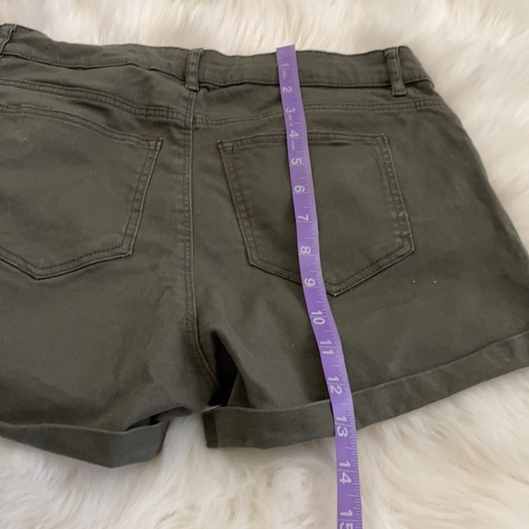 H&M Olive Green Shorts - Picture 3 of 5